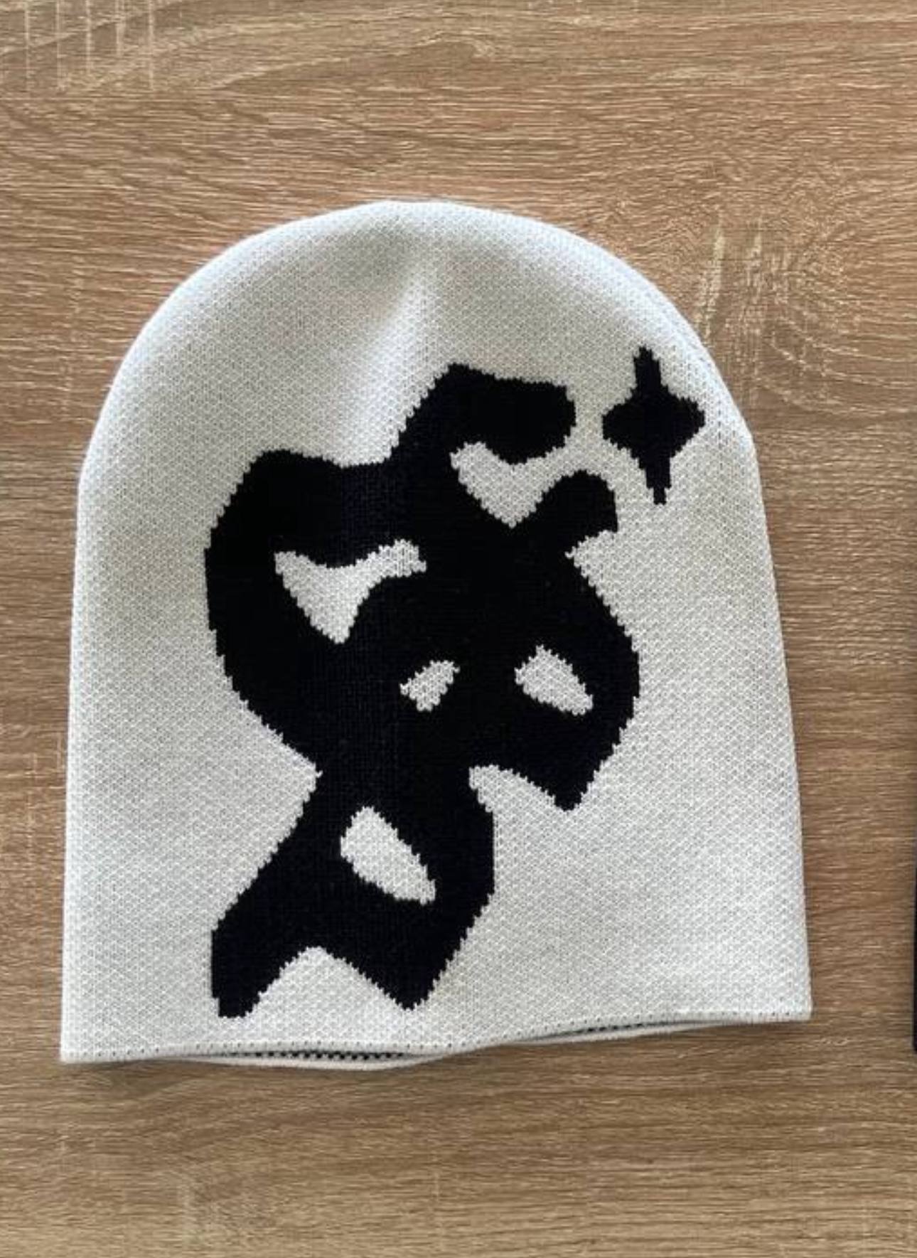 SILENZA™ WHITE KNIT BEANIE